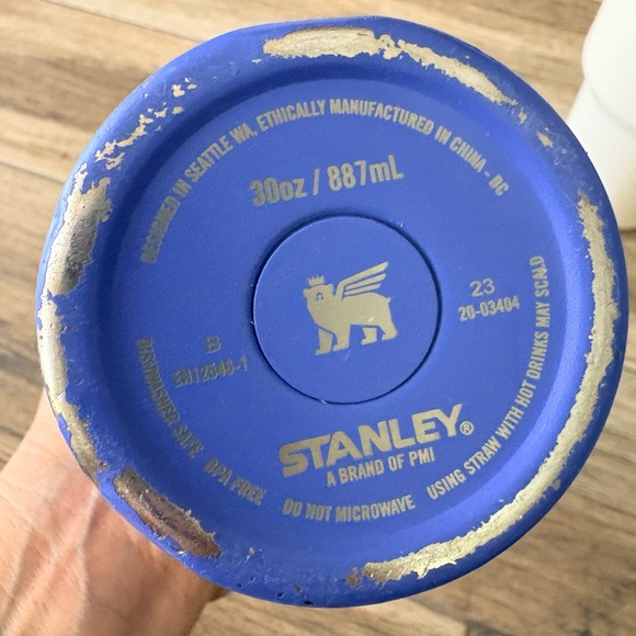 Stanley Iris Blue Water Bottle 30oz & Stanley Cream 40oz bundle of 2 - Picture 11 of 12